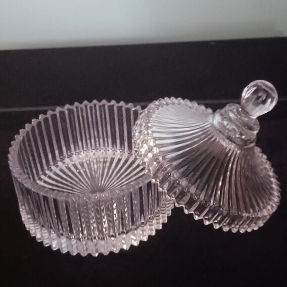 Mikasa Diamond Fire Clear - Glass Ribbed Trinket Dish with Lid - Picture 2 of 6